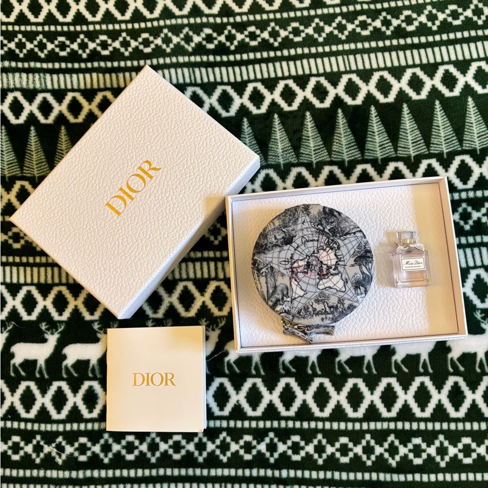 Dior Around the World Set with Compact and Miss Dior Blooming Bouquet